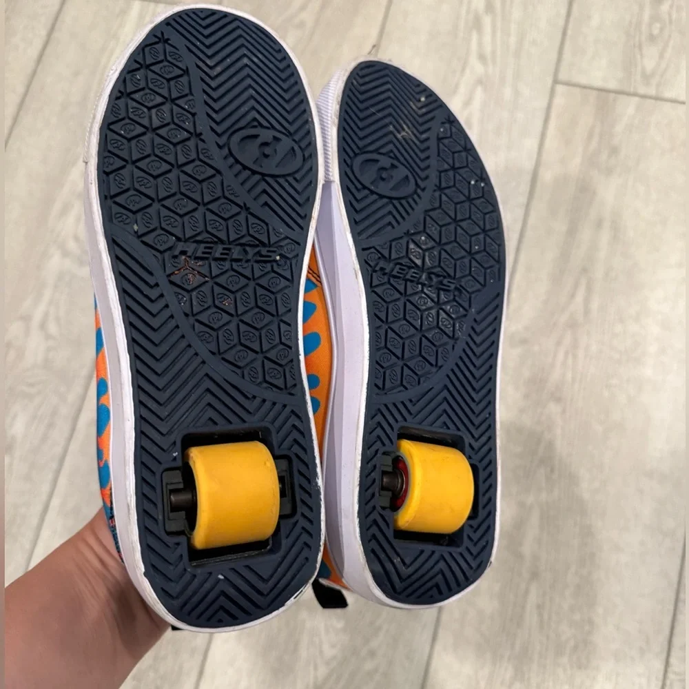 Heelys Pro 20 Flames Skate Shoe Kids Heelys Removable Wheel Size 5